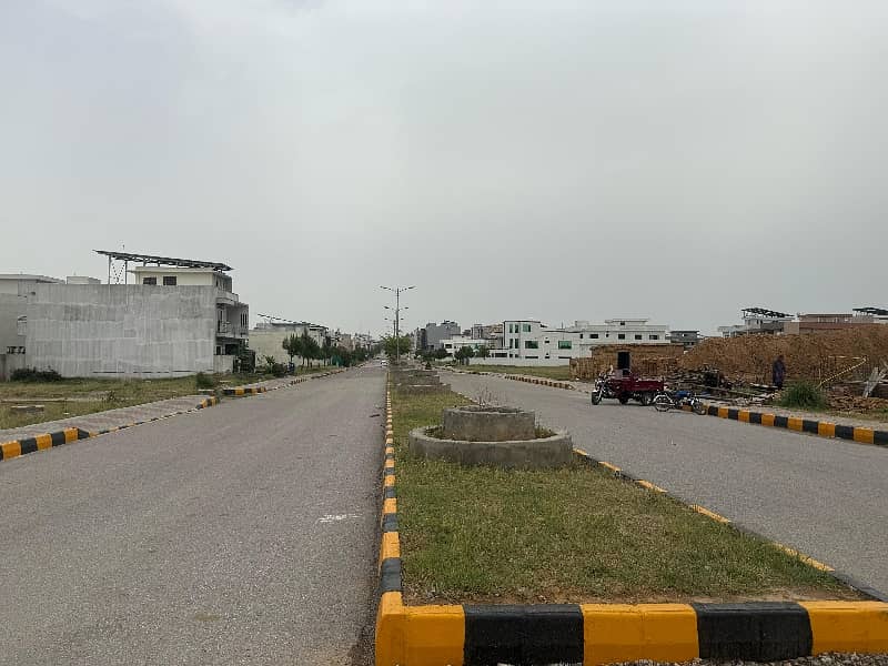 T&T F. 17 1 KANAL FOR SALE, NEAR TO MAIN DOUBALE ROAD,MAIN MARKAZ & PARK SOLAD LAND LAVEL PLOT ON GOOD LOCATION FIRST COME FIRST AVAIL THIS BIG OPERTUINTY FOR DREAM HOUSE 1