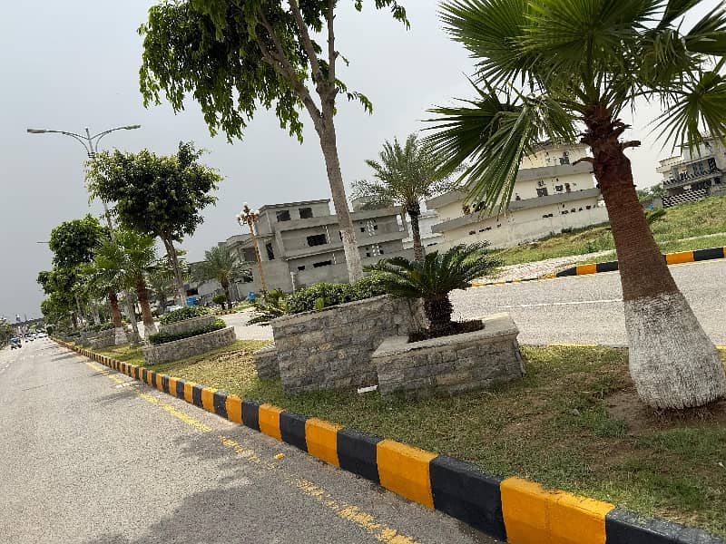 T&T F. 17 1 KANAL FOR SALE, NEAR TO MAIN DOUBALE ROAD,MAIN MARKAZ & PARK SOLAD LAND LAVEL PLOT ON GOOD LOCATION FIRST COME FIRST AVAIL THIS BIG OPERTUINTY FOR DREAM HOUSE 4