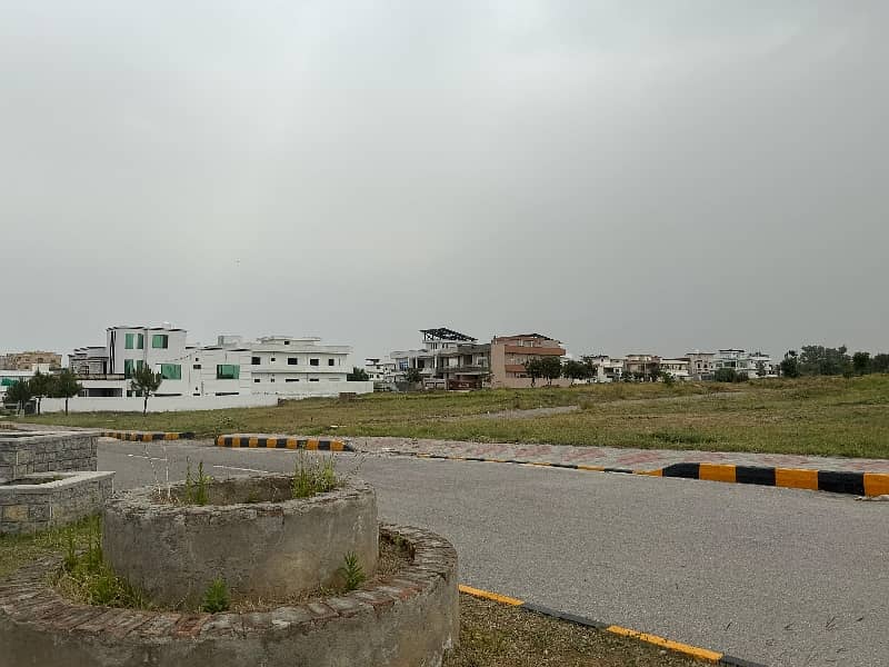 T&T F. 17 1 KANAL FOR SALE, NEAR TO MAIN DOUBALE ROAD,MAIN MARKAZ & PARK SOLAD LAND LAVEL PLOT ON GOOD LOCATION FIRST COME FIRST AVAIL THIS BIG OPERTUINTY FOR DREAM HOUSE 9
