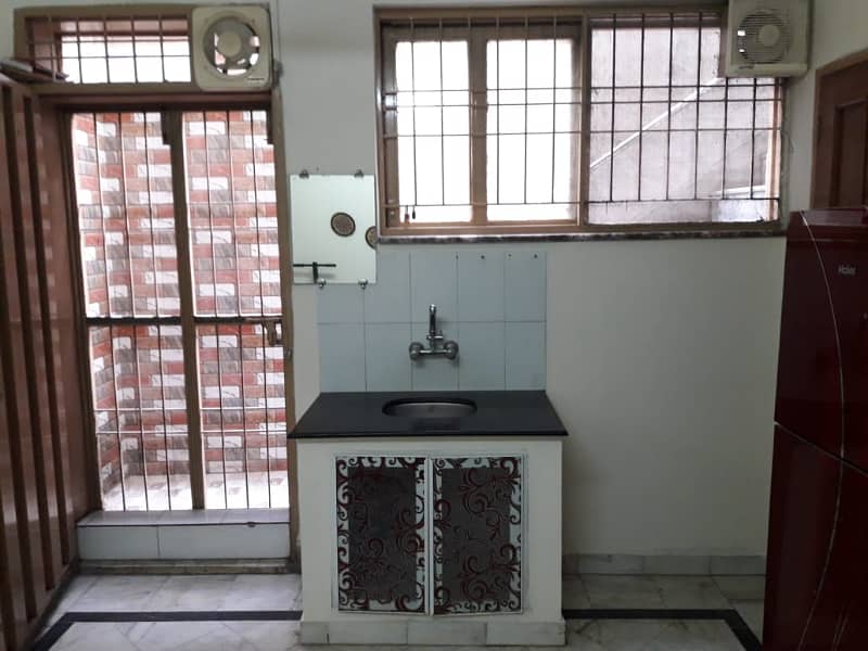 DHA Phase 4, 01 Kanal, 01 Bed, Fully Furnished Basement For Rent. 1