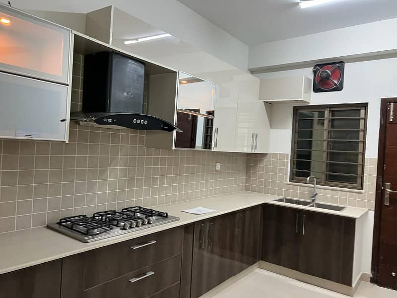 Askari 11, Sector D, 10 Marla, 3 Bed, Ground Floor, Luxury Apartment For Rent. Facing Lake 2