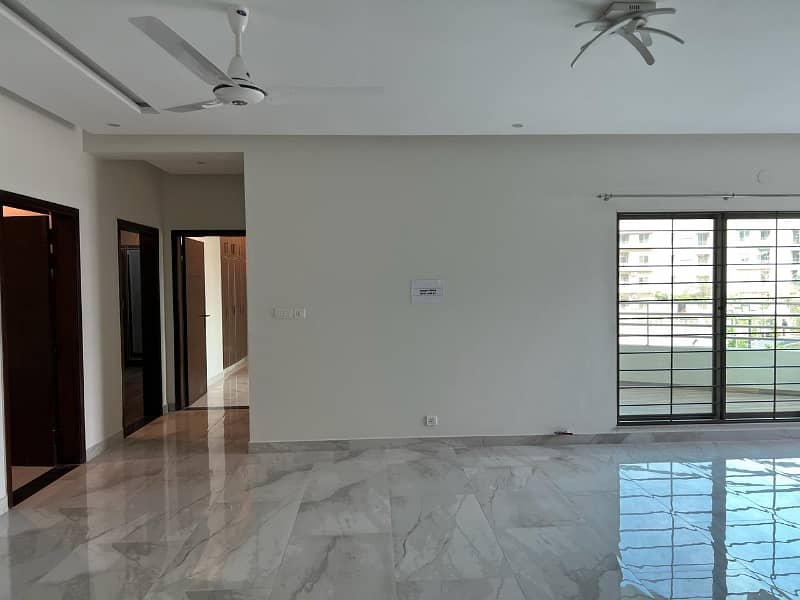Askari 11, Sector D, 10 Marla, 3 Bed, Ground Floor, Luxury Apartment For Rent. Facing Lake 4