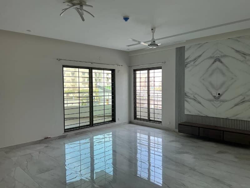 Askari 11, Sector D, 10 Marla, 3 Bed, Ground Floor, Luxury Apartment For Rent. Facing Lake 5