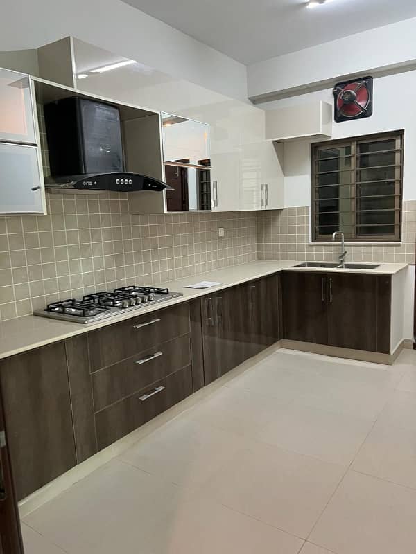 Askari 11, Sector D, 10 Marla, 3 Bed, Ground Floor, Luxury Apartment For Rent. Facing Lake 7