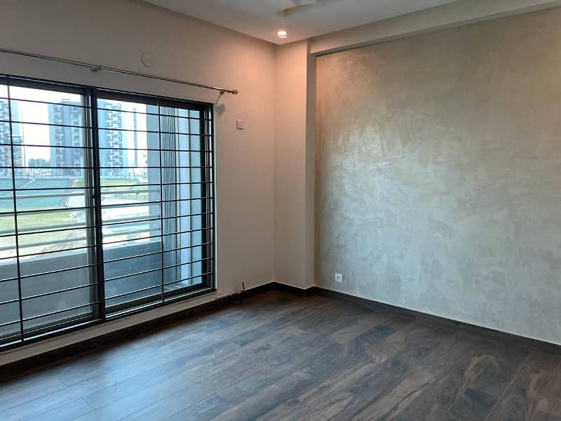 Askari 11, Sector D, 10 Marla, 3 Bed, Ground Floor, Luxury Apartment For Rent. Facing Lake 10