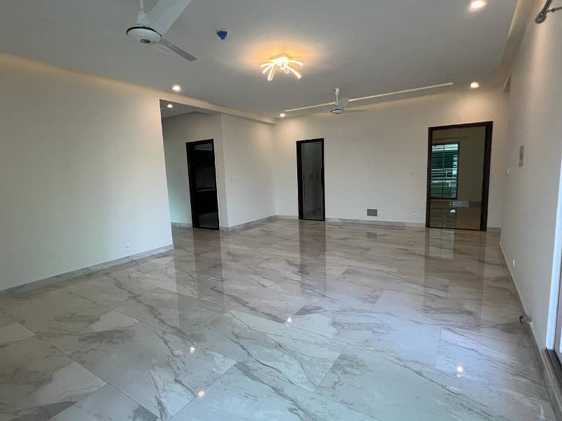 Askari 11, Sector D, 10 Marla, 3 Bed, Ground Floor, Luxury Apartment For Rent. Facing Lake 11