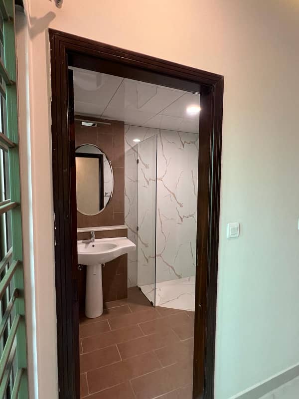 Askari 11, Sector D, 10 Marla, 3 Bed, Ground Floor, Luxury Apartment For Rent. Facing Lake 12