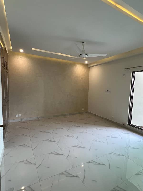 Askari 11, Sector D, 10 Marla, 3 Bed, Ground Floor, Luxury Apartment For Rent. Facing Lake 15
