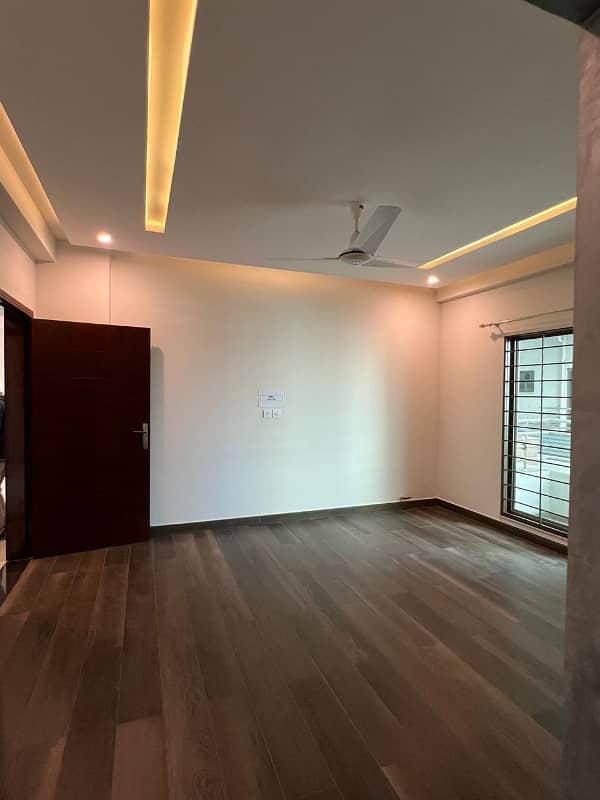 Askari 11, Sector D, 10 Marla, 3 Bed, Ground Floor, Luxury Apartment For Rent. Facing Lake 16