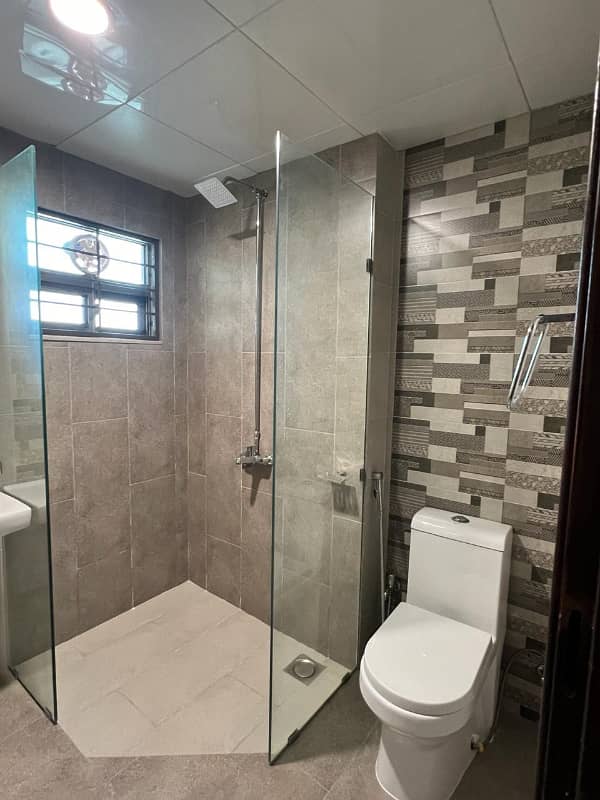 Askari 11, Sector D, 10 Marla, 3 Bed, Ground Floor, Luxury Apartment For Rent. Facing Lake 17