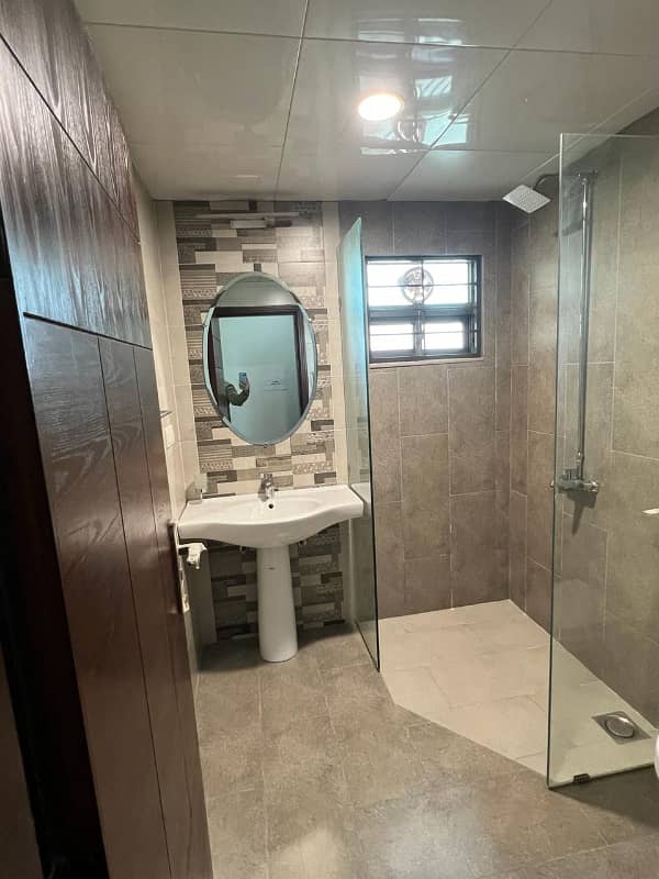 Askari 11, Sector D, 10 Marla, 3 Bed, Ground Floor, Luxury Apartment For Rent. Facing Lake 18