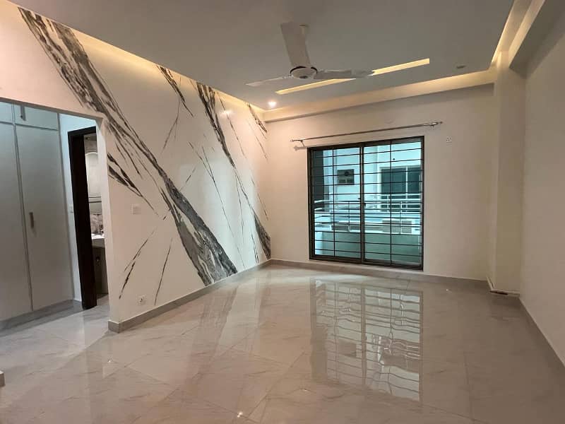 Askari 11, Sector D, 10 Marla, 3 Bed, Ground Floor, Luxury Apartment For Rent. Facing Lake 23