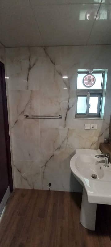 Askari 11, Sector D, 10 Marla, 3 Bed, Ground Floor, Luxury Apartment For Rent. Facing Lake 30