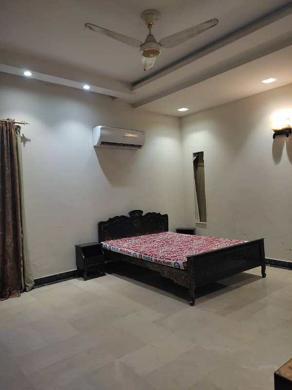 DHA Phase 3, 01 Kanal, 03 Bed, Semi Furnished Upper Portion For Rent. Ac Installed 4