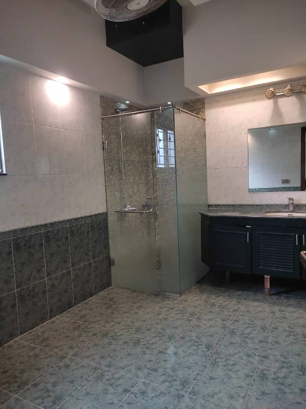 DHA Phase 3, 01 Kanal, 03 Bed, Semi Furnished Upper Portion For Rent. Ac Installed 5