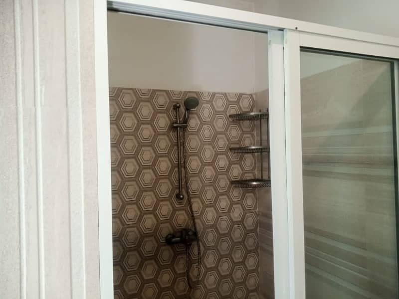 DHA Phase 4, 01 Kanal, 01 Bed, For Rent 3