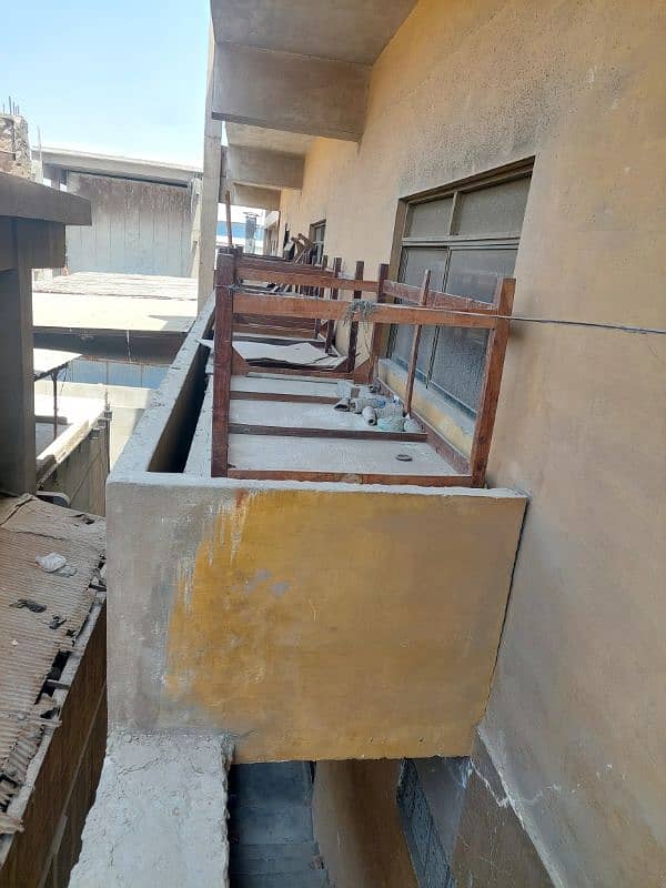 working tables, heavy duty, 8×4, quantity available 4