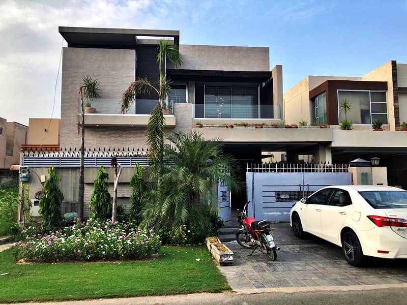 10 Marla Well Maintained Modern Bungalow For Sale In Phase 5 0