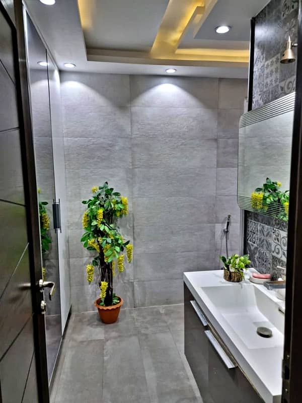 10 Marla Well Maintained Modern Bungalow For Sale In Phase 5 1