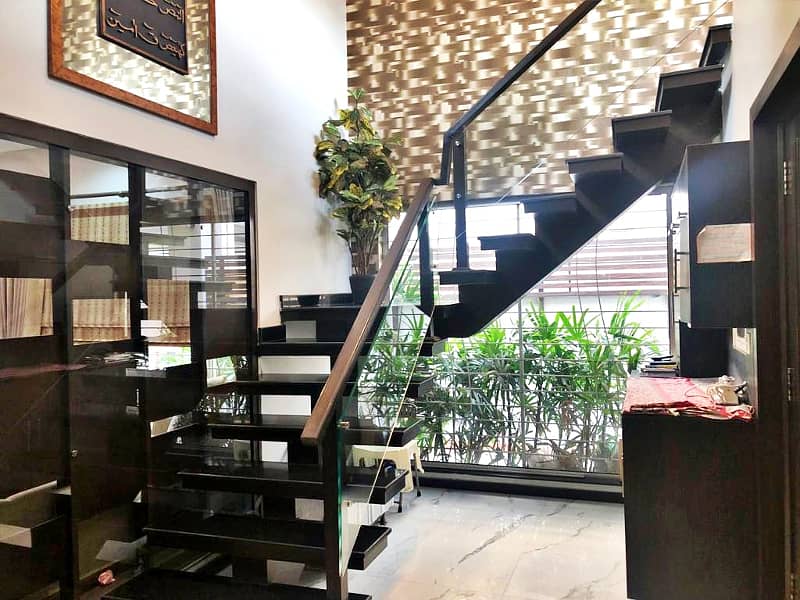 10 Marla Well Maintained Modern Bungalow For Sale In Phase 5 23