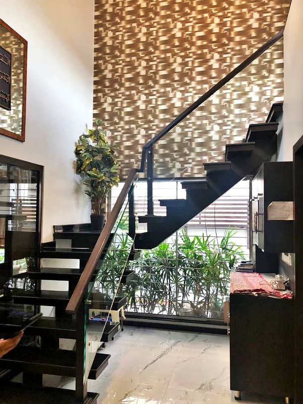 10 Marla Well Maintained Modern Bungalow For Sale In Phase 5 24