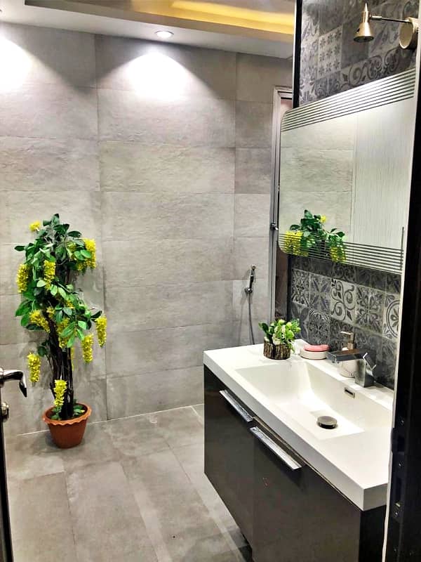 10 Marla Well Maintained Modern Bungalow For Sale In Phase 5 26