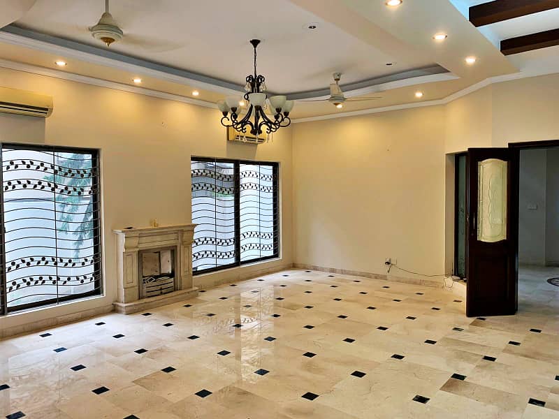10 Marla Well Maintained Modern Bungalow For Sale In Phase 5 36