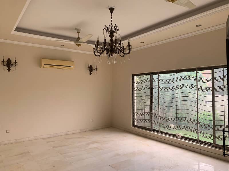 10 Marla Well Maintained Modern Bungalow For Sale In Phase 5 38