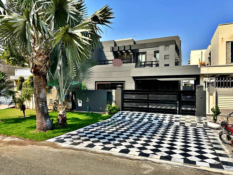10 Marla Fully Renovated Facing Park Bungalow On 70ft Road Prime Location Phase 5 0