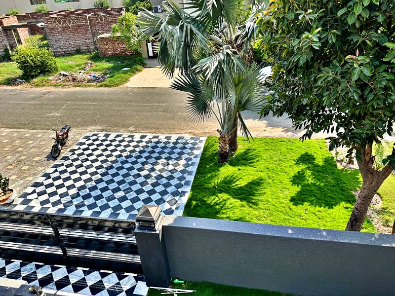 10 Marla Fully Renovated Facing Park Bungalow On 70ft Road Prime Location Phase 5 1