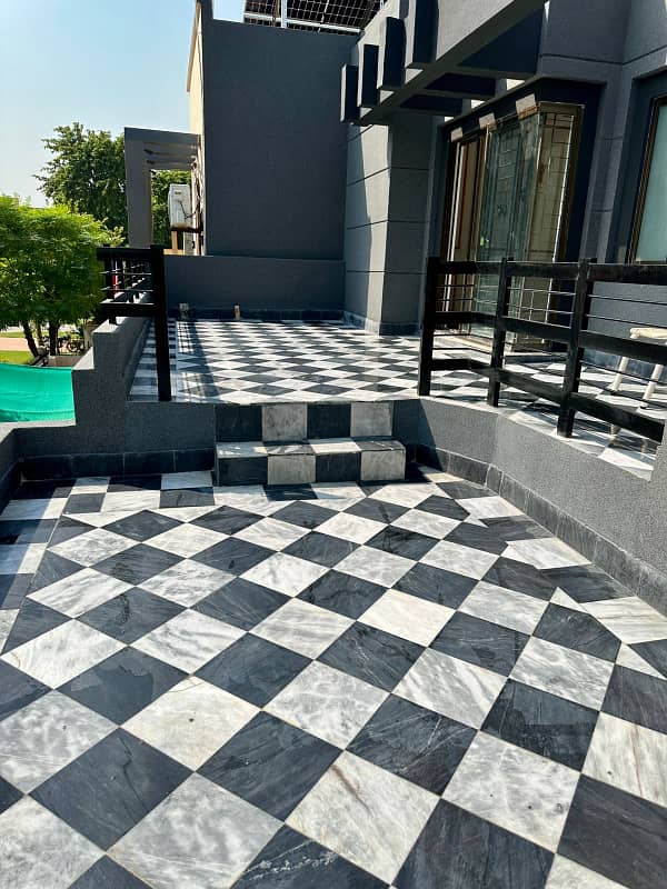 10 Marla Fully Renovated Facing Park Bungalow On 70ft Road Prime Location Phase 5 2