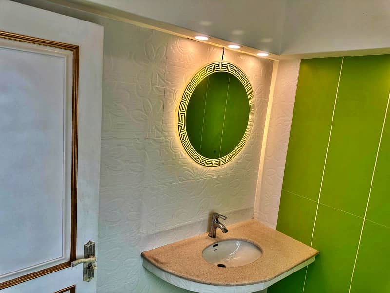 10 Marla Fully Renovated Facing Park Bungalow On 70ft Road Prime Location Phase 5 6