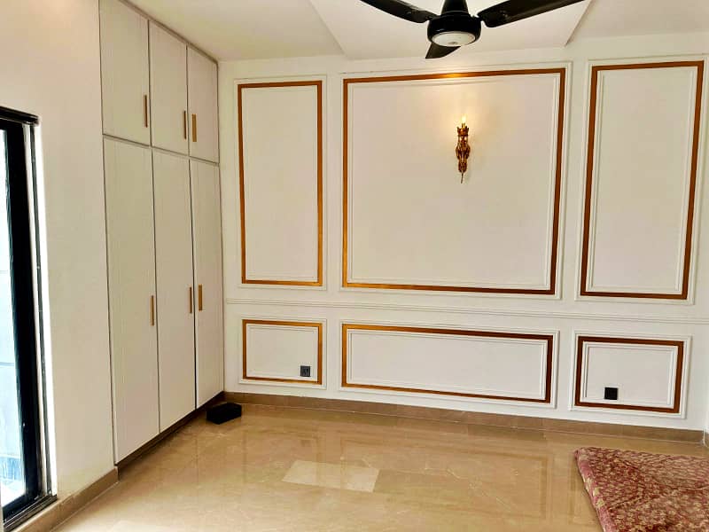 10 Marla Fully Renovated Facing Park Bungalow On 70ft Road Prime Location Phase 5 11