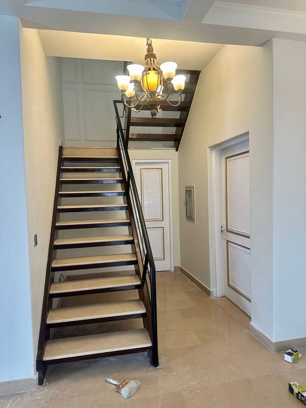 10 Marla Fully Renovated Facing Park Bungalow On 70ft Road Prime Location Phase 5 12