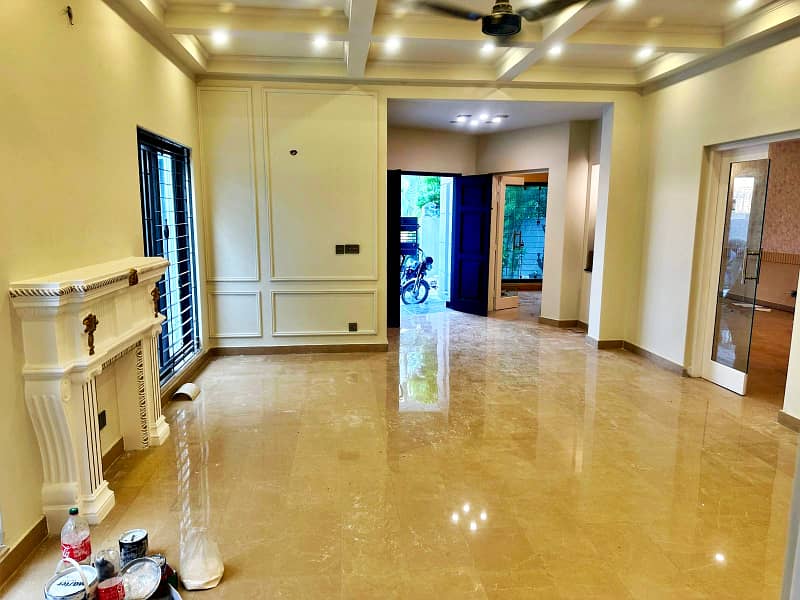 10 Marla Fully Renovated Facing Park Bungalow On 70ft Road Prime Location Phase 5 32