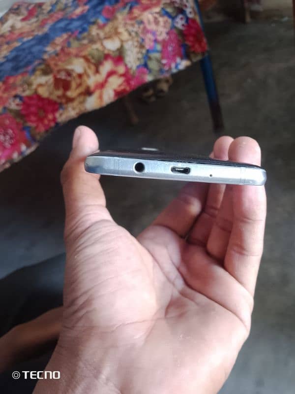 Samsung J5 2016 4