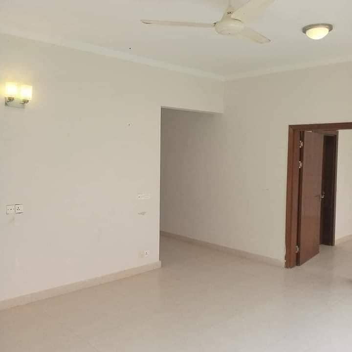 350sq Yard 4 Bed DDL Sports Villas With 100sq Yd Back Yard LAWN At LOWEST RATE Of MARKET 9