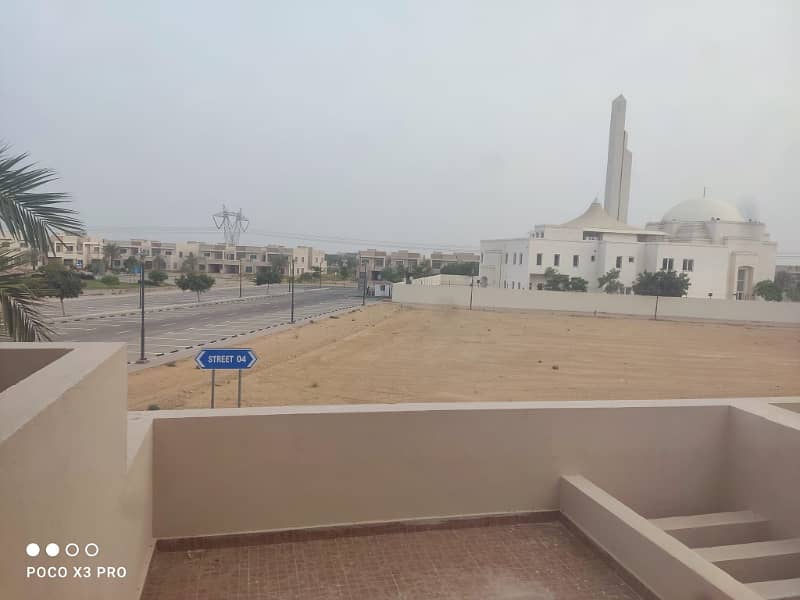 235sq yd 3 Bedrooms Luxury Villa is Available FOR RENT. 14km from Entrance of BTK. 3 Bed DDL 1 Kitchen 13