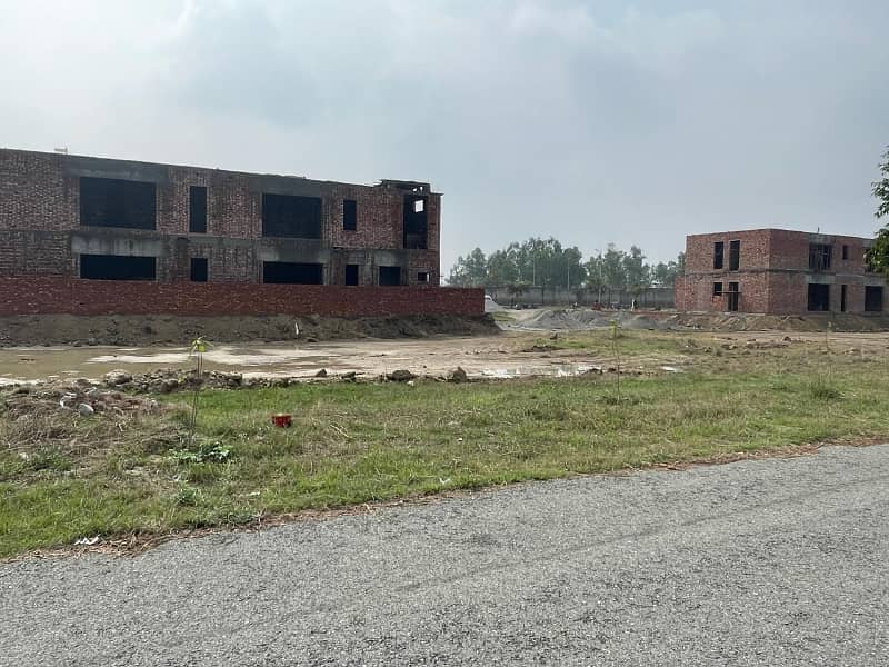 DHA PHASE 7 Z1 3 KANAL PLOT BETWEEN 2 KANAL HOUSES 0
