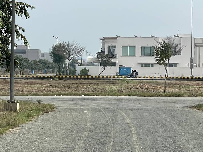DHA PHASE 7 Z1 3 KANAL PLOT BETWEEN 2 KANAL HOUSES 3
