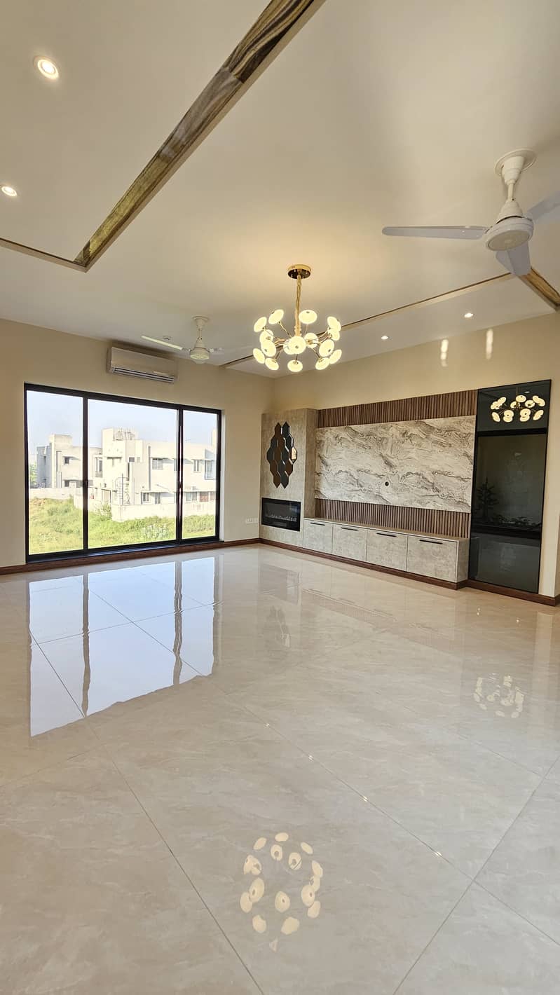 1 Kanal Modern Design Slightly Used Bungalow At Prime Location 9