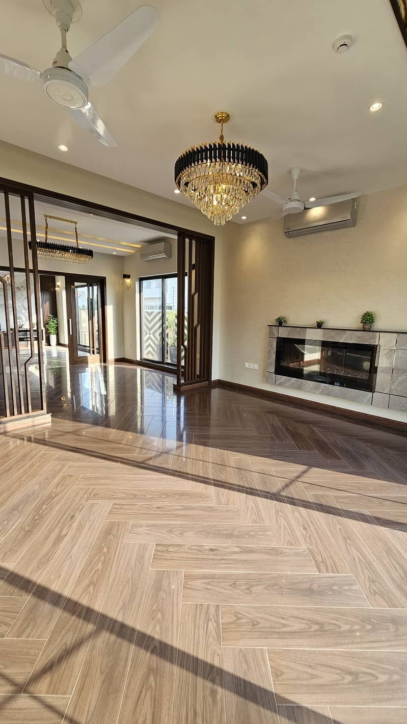 1 Kanal Modern Design Slightly Used Bungalow At Prime Location 11