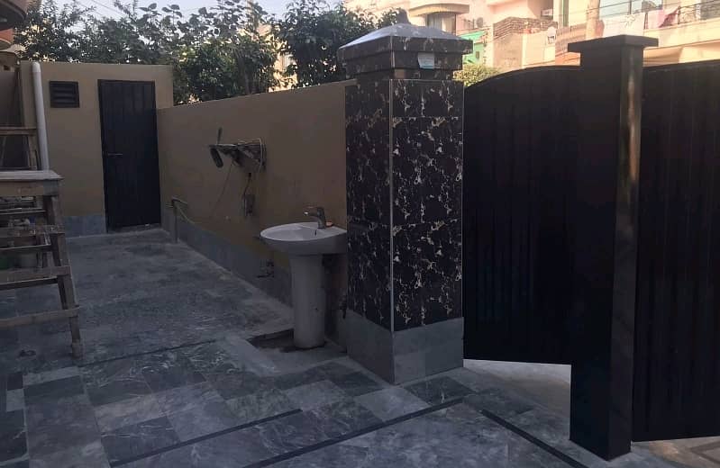 Triple Storey 10 Marla House Available In Johar Town Phase 1 - Block F2 For sale 19