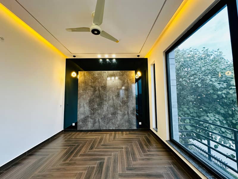 4 Beds Brand New 10 Marla House for Sale Ideal Location in Ex Park View DHA Phase 8. 6