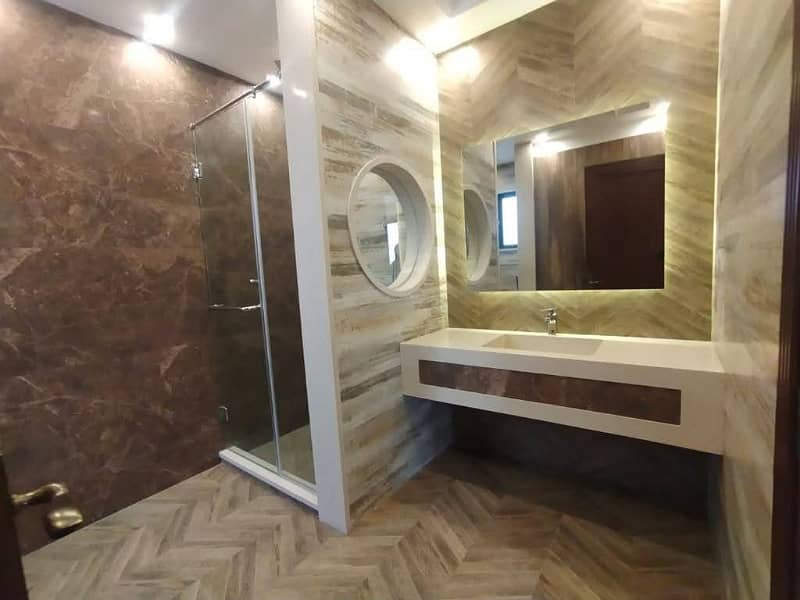 10 Marla House Available For Rent In Reasonable Price And Good Location 6