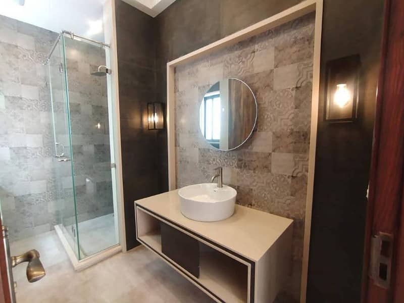 10 Marla House Available For Rent In Reasonable Price And Good Location 7
