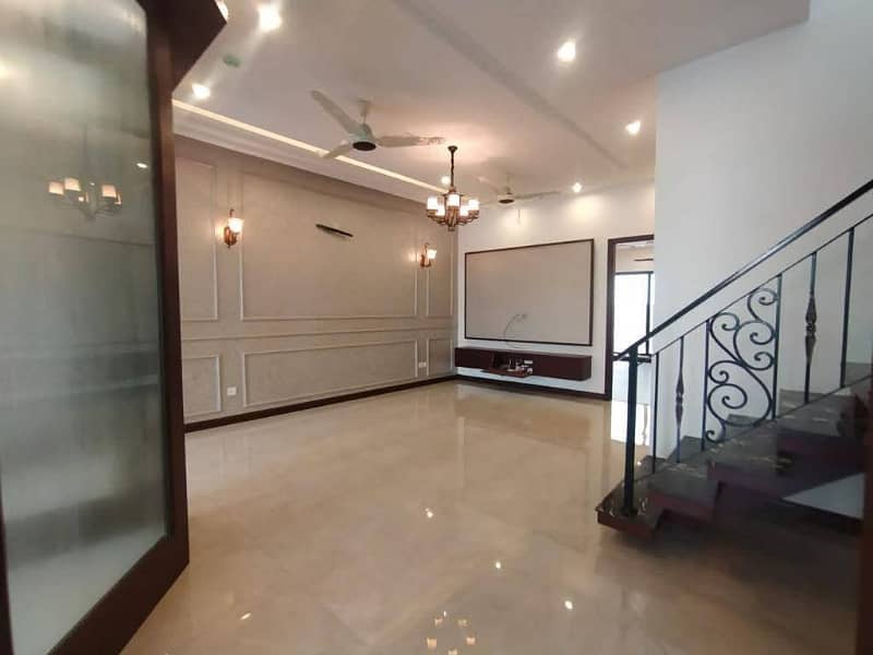 10 Marla House Available For Rent In Reasonable Price And Good Location 9