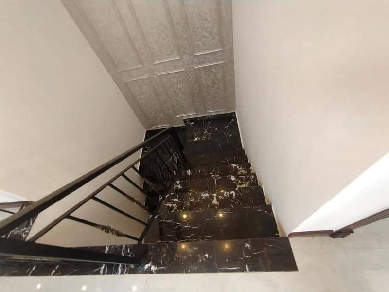 10 Marla House Available For Rent In Reasonable Price And Good Location 12