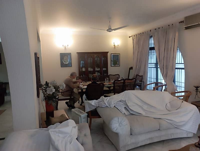 HOUSE FOR SALE IN MAIN CANTT SARWAR ROAD 4