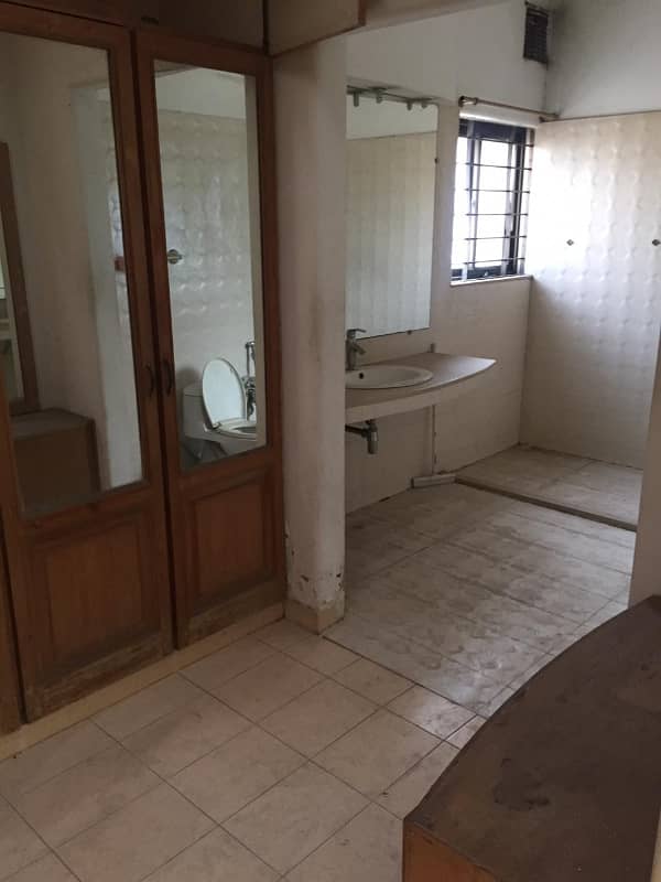 HOUSE FOR SALE IN SARWAR COLONY 5